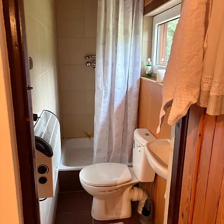 別荘 Burgundowy Zakatek Na Skraju Puszczy Bolimowskiej By Nestri *
